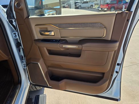 Used 2024 RAM 2500 Limited image 32