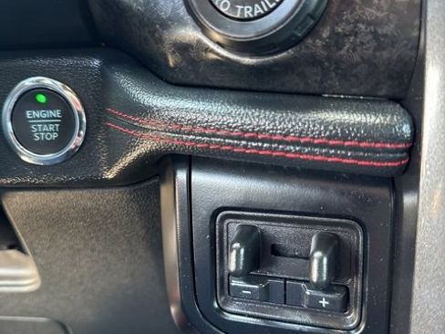 Used 2024 Ford Expedition Limited image 20