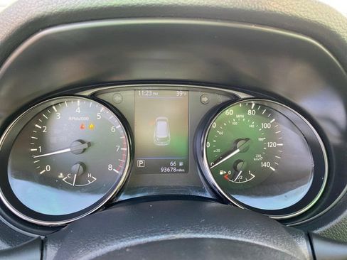 Used 2019 Nissan Rogue SV image 24