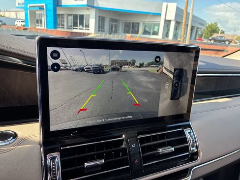 Used 2023 Lincoln Navigator 4WD image 14