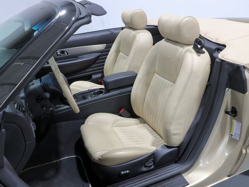 Used 2005 Ford Thunderbird image 76