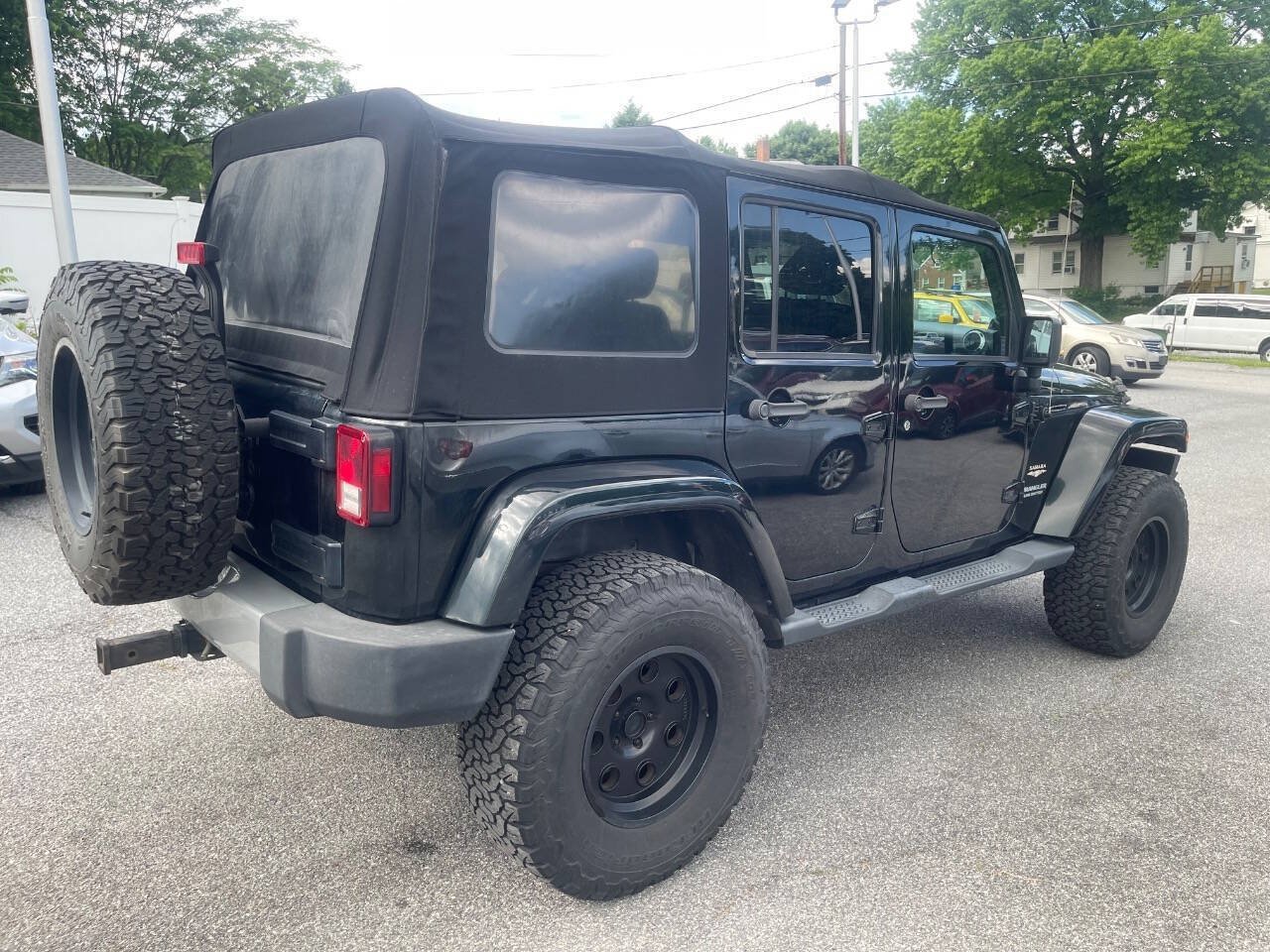 Used 2012 Jeep Wrangler Unlimited Sahara w/ Dual Top Group AWD/4WD image 6