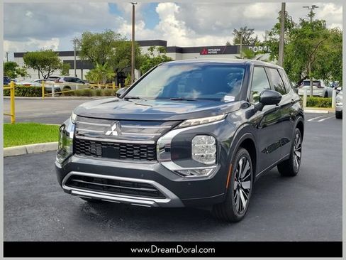 Used 2026 Mitsubishi Outlander SE FWD image 1