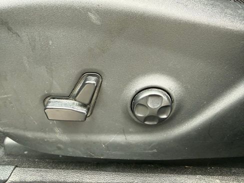 Used 2019 Jeep Cherokee Latitude Plus image 21