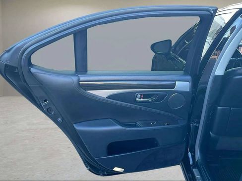 Used 2014 Lexus LS 460 AWD image 17