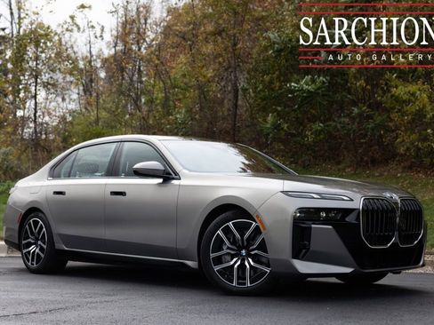 Used 2024 BMW 760i xDrive w/ Premium Package 2 image 20