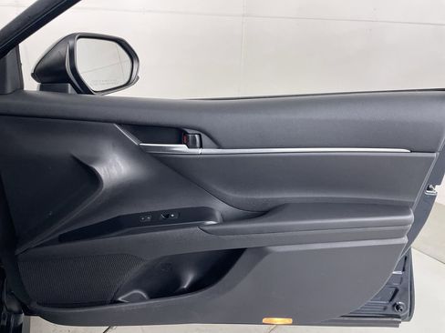 Used 2018 Toyota Camry LE image 23