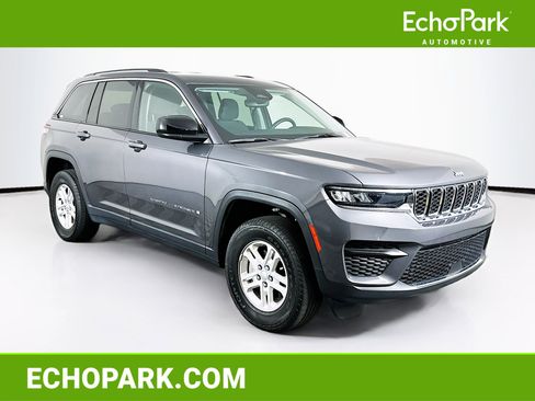 Used 2023 Jeep Grand Cherokee Laredo AWD/4WD image 1
