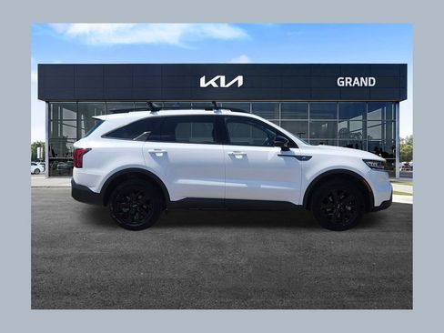 Used 2023 Kia Sorento S AWD/4WD image 1