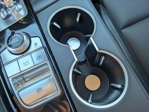 Used 2025 Genesis G70 2.5T image 30