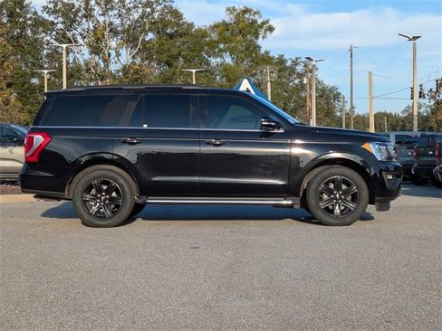 Certified 2021 Ford Expedition XLT image 3