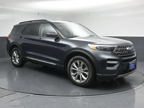 Certified 2022 Ford Explorer XLT w/ Equipment Group 202A AWD/4WD image 1
