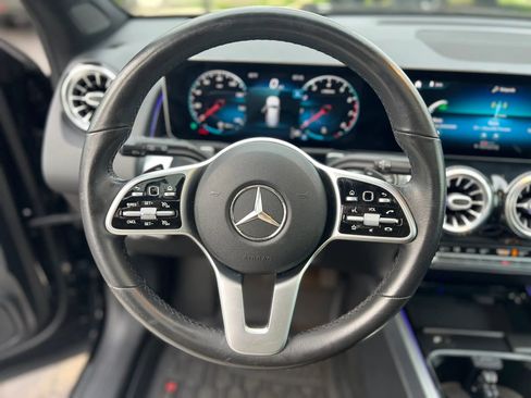 Used 2021 Mercedes-Benz GLB 250 4MATIC image 31