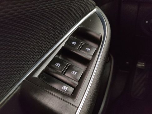 Used 2017 Chevrolet Cruze LS FWD image 27