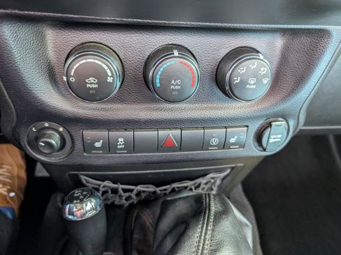 Used 2014 Jeep Wrangler Sahara AWD/4WD image 30