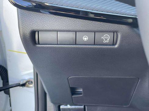 Used 2026 Nissan Kicks SR image 17