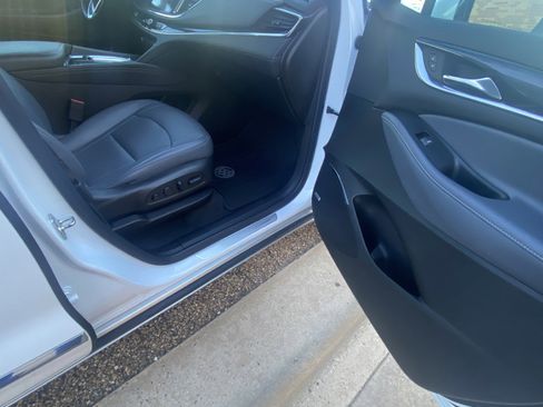 Used 2024 Buick Enclave Premium image 13