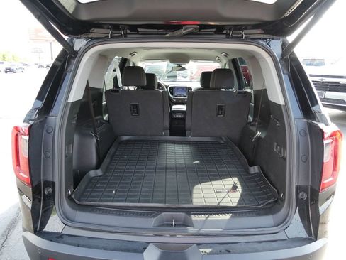 Used 2021 GMC Acadia SLE w/ Driver Convenience Package image 16