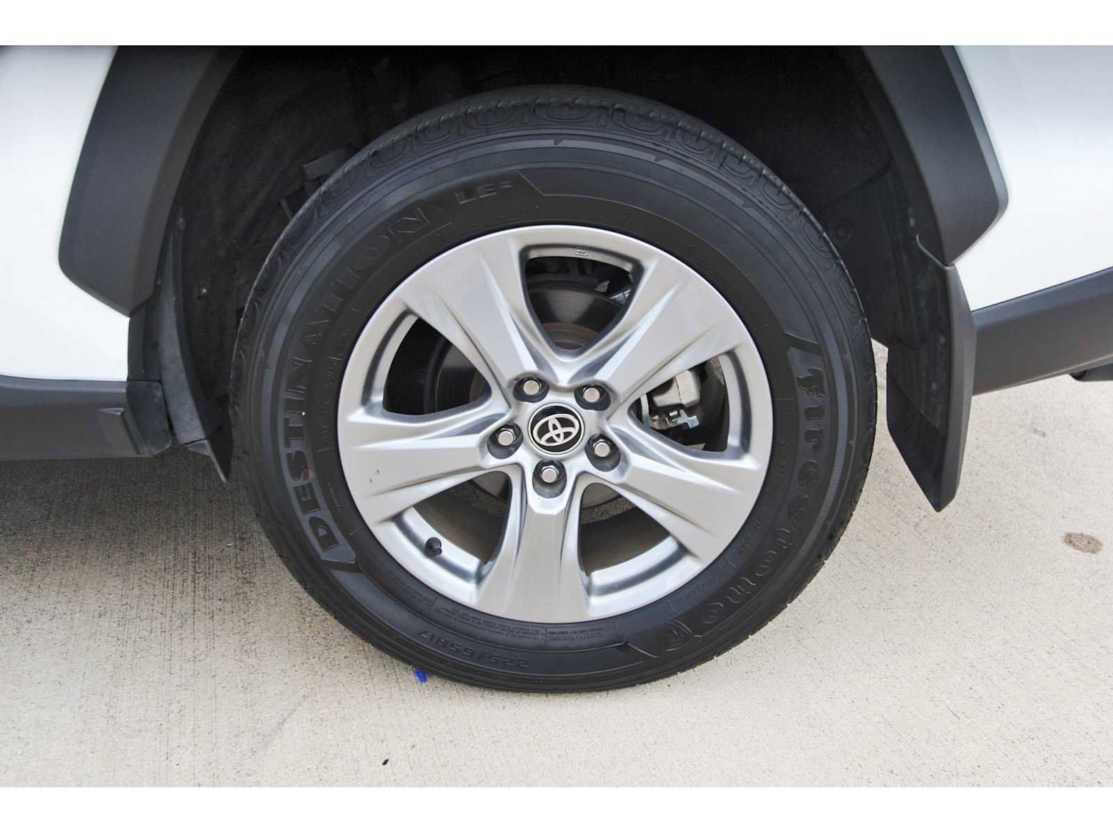 Used 2024 Toyota RAV4 XLE w/ Convenience Package FWD image 30