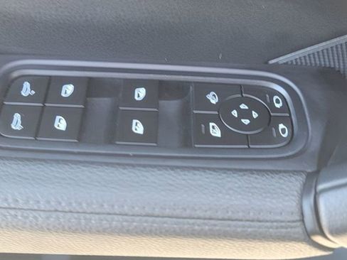 Used 2024 Porsche Cayenne Base image 34