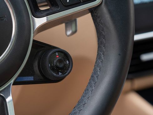 Used 2022 Porsche Cayenne S Platinum image 30