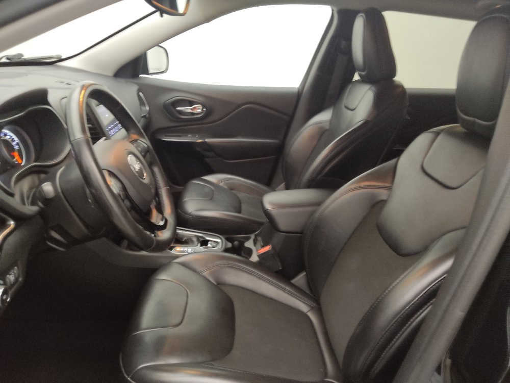 Used 2021 Jeep Cherokee Latitude Plus AWD/4WD image 17
