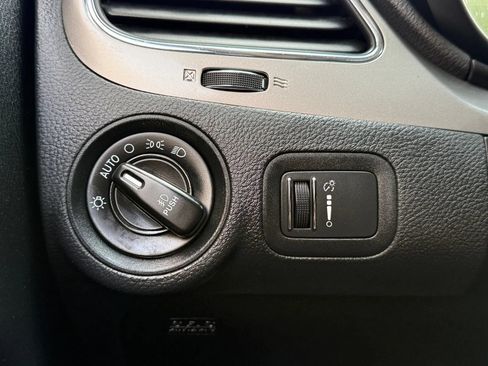Used 2018 Dodge Journey Crossroad AWD/4WD image 38