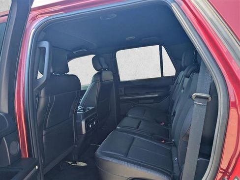 Used 2018 Ford Expedition XLT w/ Equipment Group 202A RWD image 13
