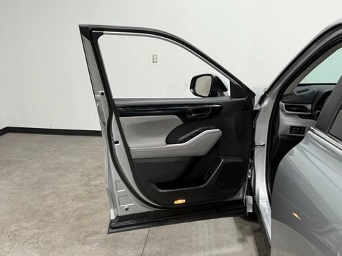 Used 2024 Toyota Highlander LE image 13