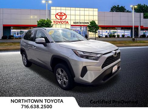 Used 2025 Toyota RAV4 XLE w/ Weather Package AWD/4WD image 31