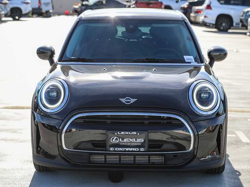 Used 2022 MINI Cooper 4-Door Hardtop image 2
