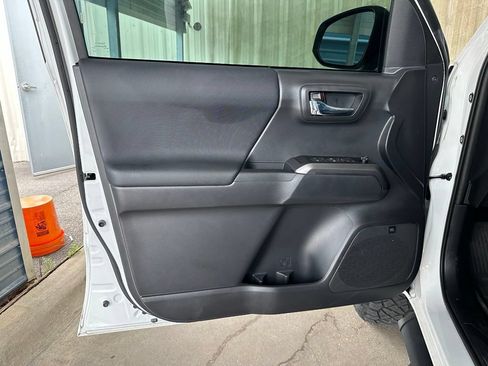 Used 2022 Toyota Tacoma TRD Sport w/ TRD Premium Sport Package AWD/4WD image 11