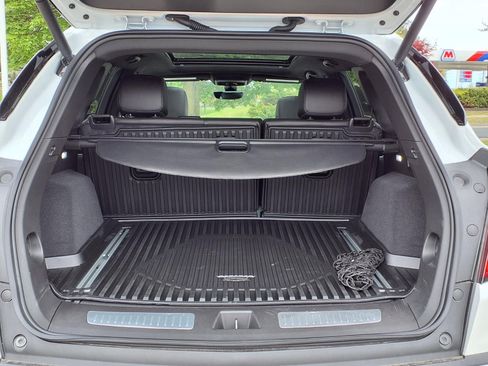 New 2026 Cadillac XT5 Premium Luxury w/ LPO, Floor Liner Package AWD/4WD image 9