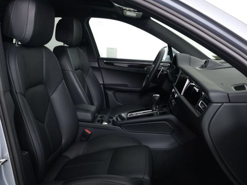 Certified 2026 Porsche Macan AWD/4WD image 31
