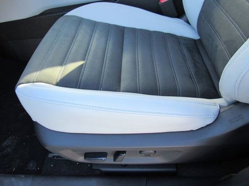 New 2025 Mitsubishi Outlander SE FWD image 13