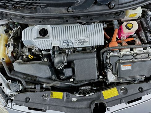Used 2014 Toyota Prius Two FWD image 31