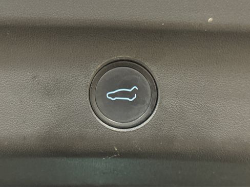 Used 2020 Tesla Model Y Long Range image 43