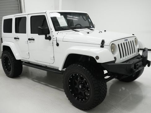 Used 2014 Jeep Wrangler Unlimited Sahara w/ Max Tow Package image 3