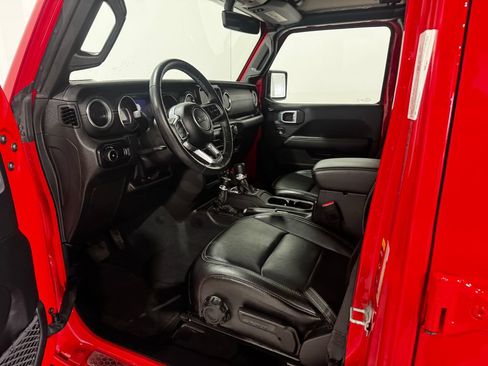 Used 2023 Jeep Wrangler Unlimited Sahara w/ Dual Top Group AWD/4WD image 15