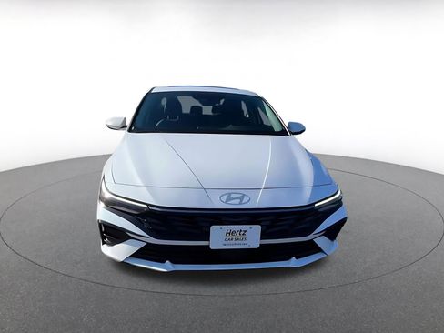 Used 2025 Hyundai Elantra Limited image 4
