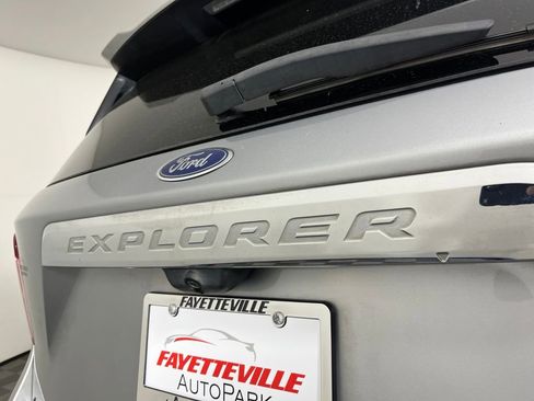 Used 2021 Ford Explorer Limited w/ Hybrid Equipment Group 310A AWD/4WD image 14