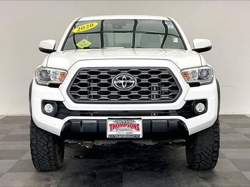 Used 2020 Toyota Tacoma TRD Off-Road image 2