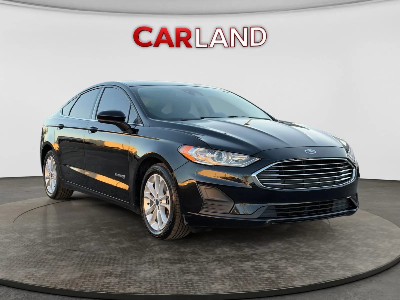 Used 2019 Ford Fusion SE FWD image 4