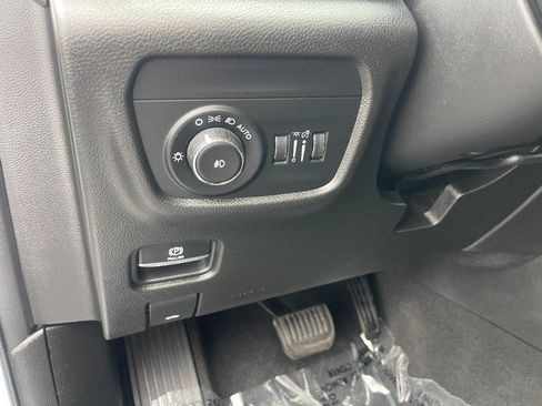 Used 2022 Jeep Grand Cherokee L Limited AWD/4WD image 27