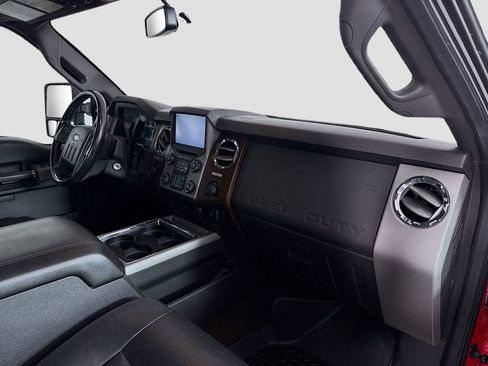 Used 2013 Ford F250 Lariat w/ Lariat Interior Pkg image 19