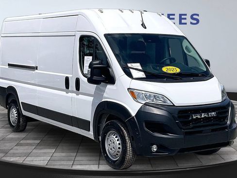 Used 2025 RAM ProMaster 2500 w/ Convenience Group FWD image 3