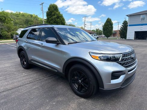 Used 2021 Ford Explorer XLT AWD/4WD image 6