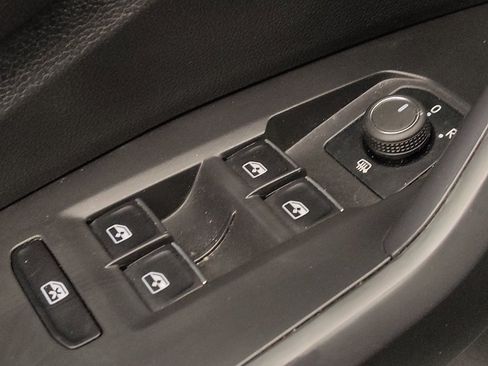 Used 2025 Volkswagen Jetta Sport FWD image 27