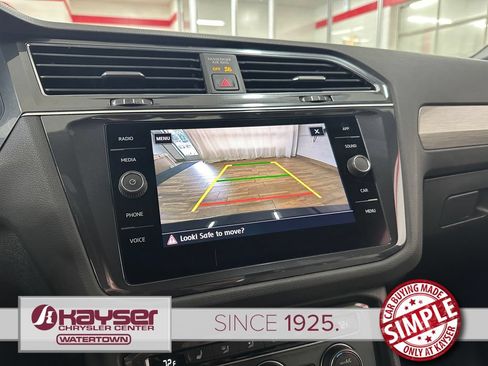 Used 2020 Volkswagen Tiguan SE R-Line AWD/4WD image 24