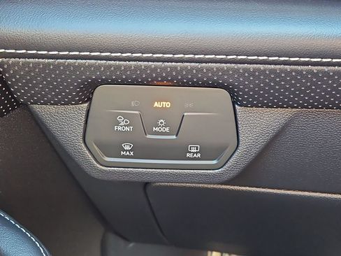 Used 2024 Volkswagen Atlas Cross Sport SEL Premium R-Line AWD/4WD image 18